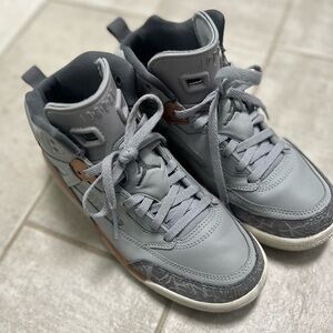 Youth Jordan high top, excellent condition!